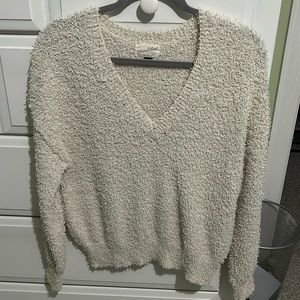 Universal Threads Sweater